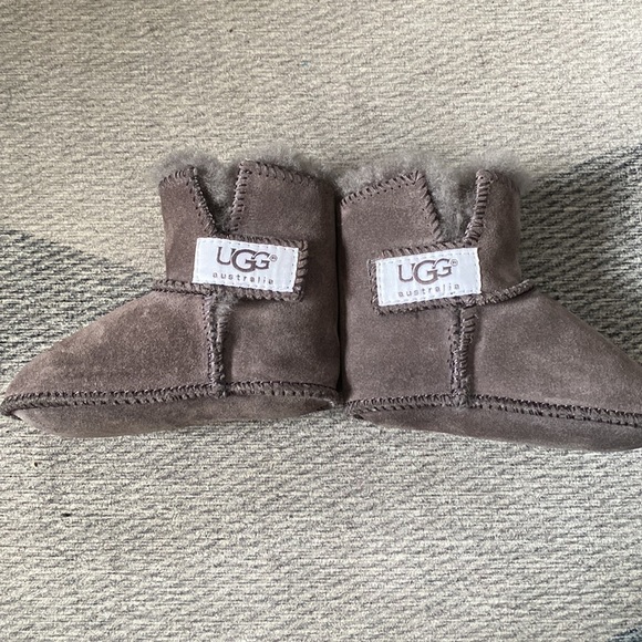 Infant Ugg Erin Bootie Style 5202 in Charcoal - Picture 5 of 8